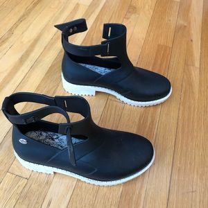 Mel by Melissa shoes open boot